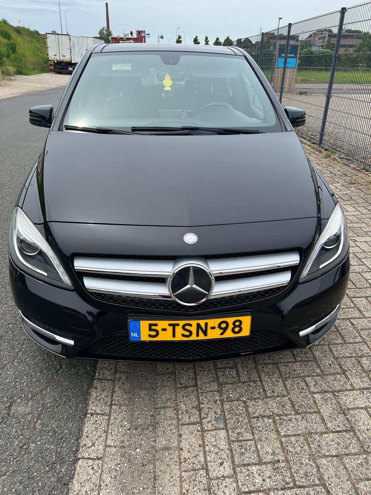 Mercedes-Benz B-Klasse 1.6 B180 5DRS BE Dct7 2014 Zwart, Auto's, 1325 kg, Zwart, 4 cilinders, Leder en Stof