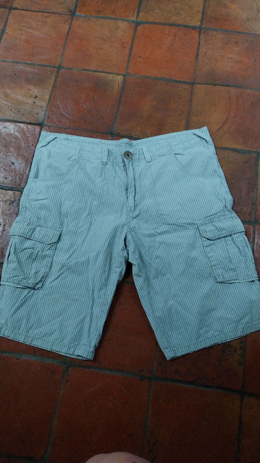 Lichtblauw wit gestreepte korte broek. 
Basic equipment, ma, Kleding | Heren, Basic equipnent, Blauw, Overige maten, Ophalen of Verzenden