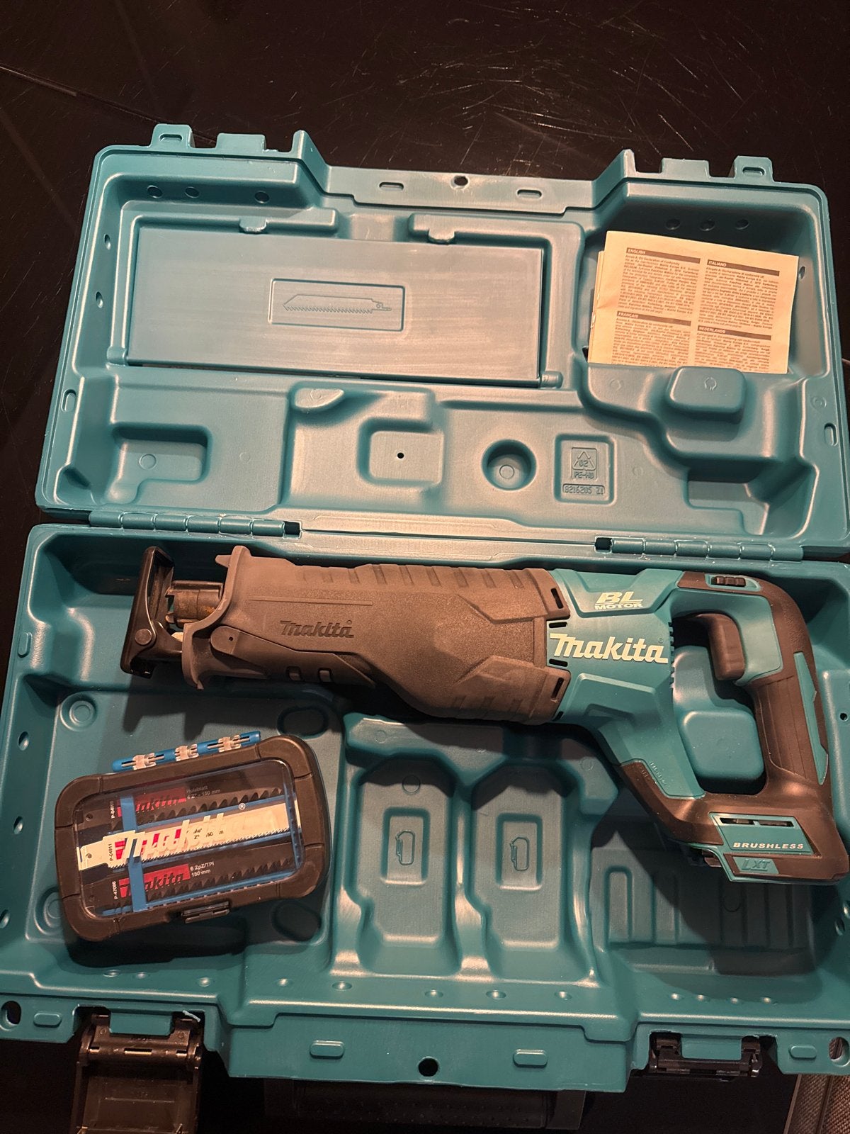 Makita Reciprozaag DJR187ZK met zaagbladen in koffer, Ophalen, 70 mm of meer, 600 tot 1200 watt, Zo goed als nieuw