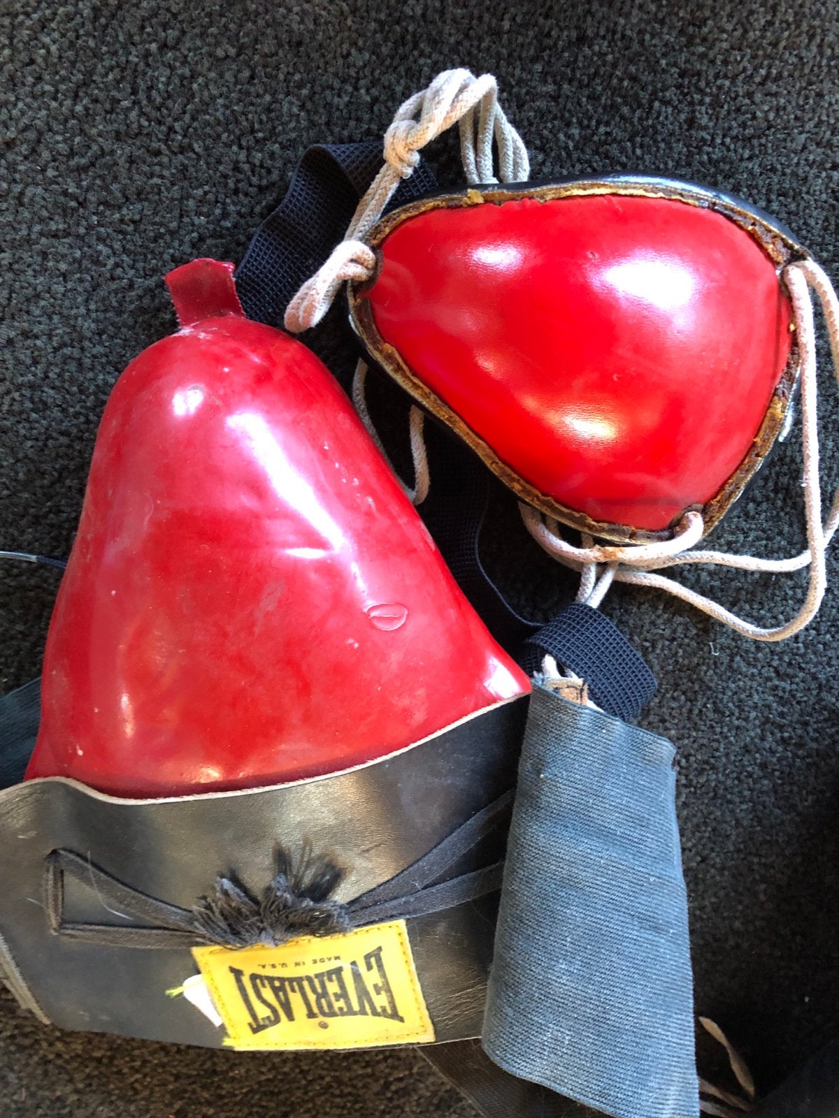 Boksbeschermers, bokshandschoenen en helm, Ophalen, Gebruikt, Boksbeschermers