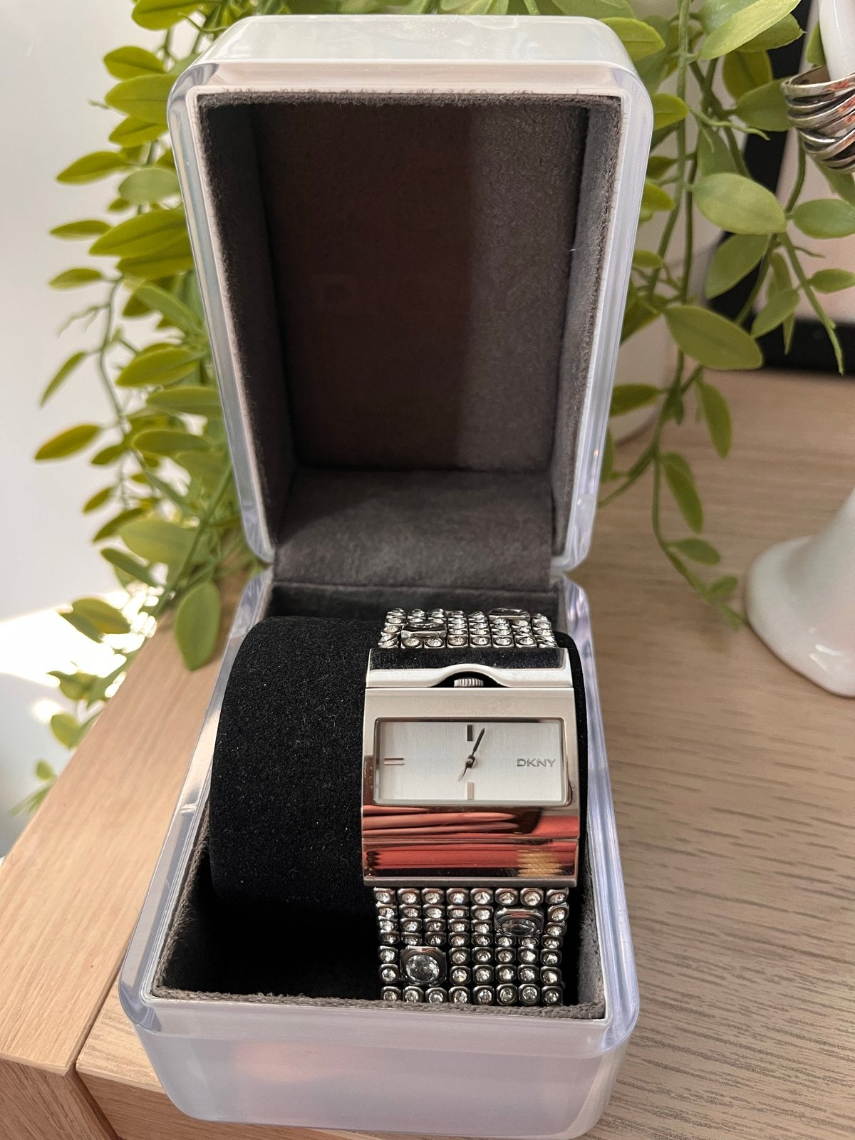 DKNY Dameshorloge met strass steentjes, Sieraden, Tassen en Uiterlijk, Horloges | Dames, Staal, DKNY, Polshorloge, Ophalen of Verzenden
