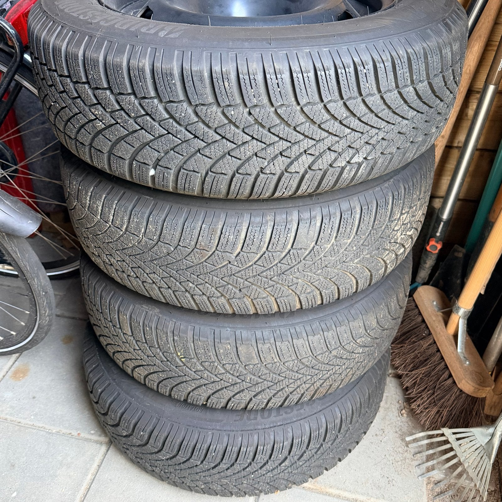 4 winterbanden op velg - Bridgestone Blizzak, Ophalen, Gebruikt, 15 inch, Banden en Velgen