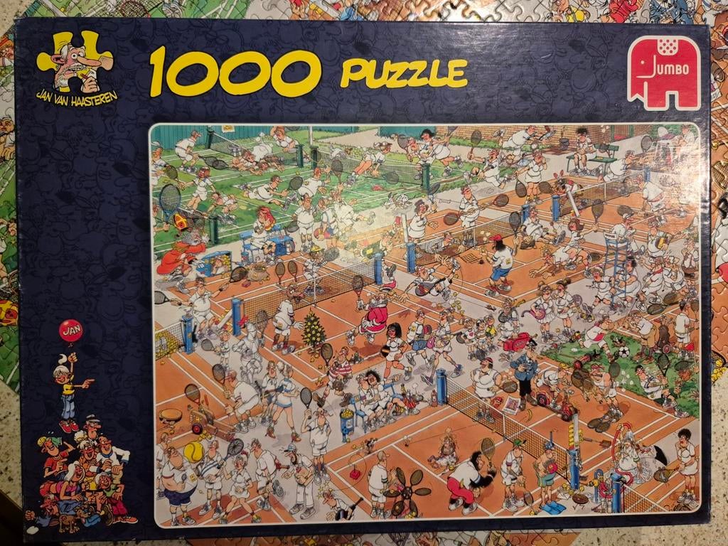 Jan van Haasteren 1000 stukjes puzzel - De Tennisbaan, Ophalen of Verzenden, 500 t/m 1500 stukjes, Gebruikt, Legpuzzel