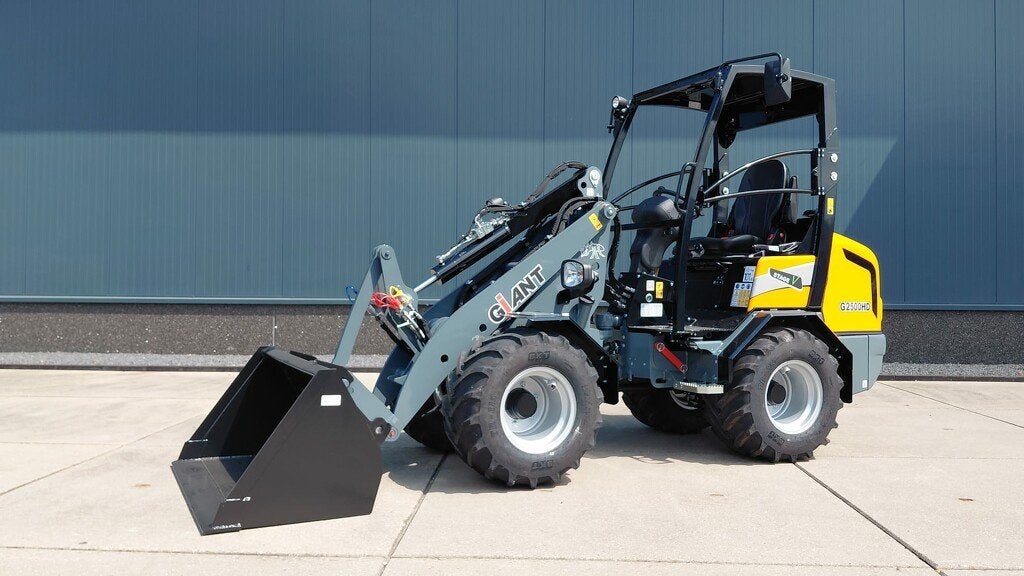 Giant 2500 HD (4357), Tobroco, Info@tobroco.nl, Sprendlingenstraat 57
5061 KM  Oisterwijk, Wiellader of Shovel