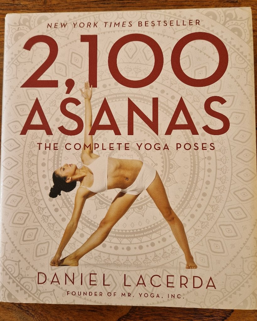Yoga Asanas 2100 boek, Ophalen of Verzenden, Zo goed als nieuw, Overig