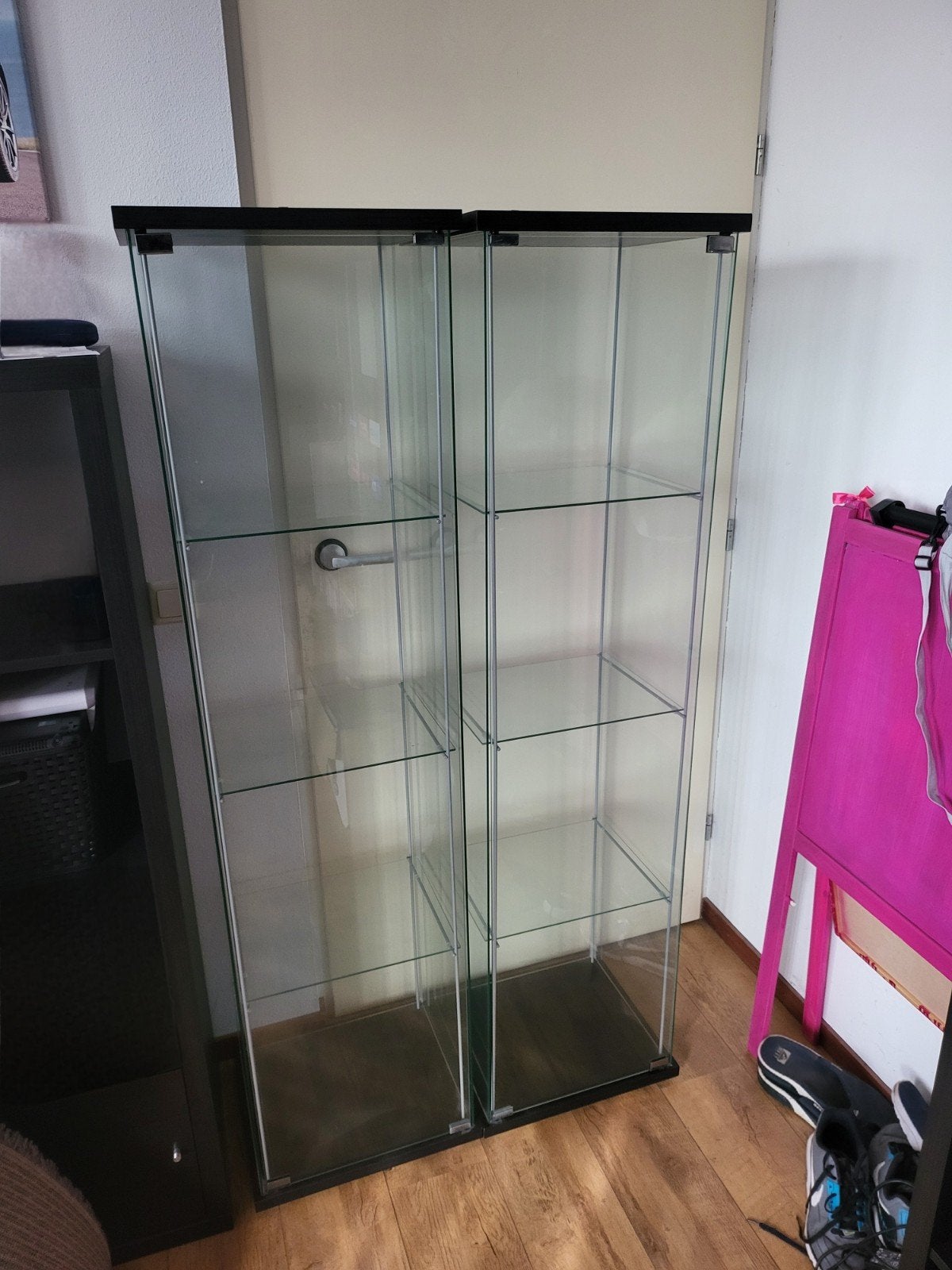 2 glazen IKEA vitrinekasten (zwart), Huis en Inrichting, Ophalen, Minder dan 50 cm, Glas, Minder dan 25 cm