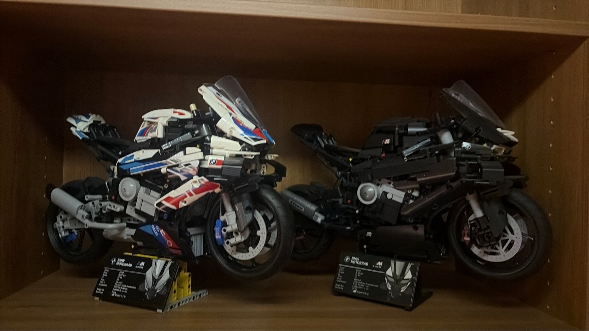 2 technic lego motoren bmw, Ophalen of Verzenden, Zo goed als nieuw