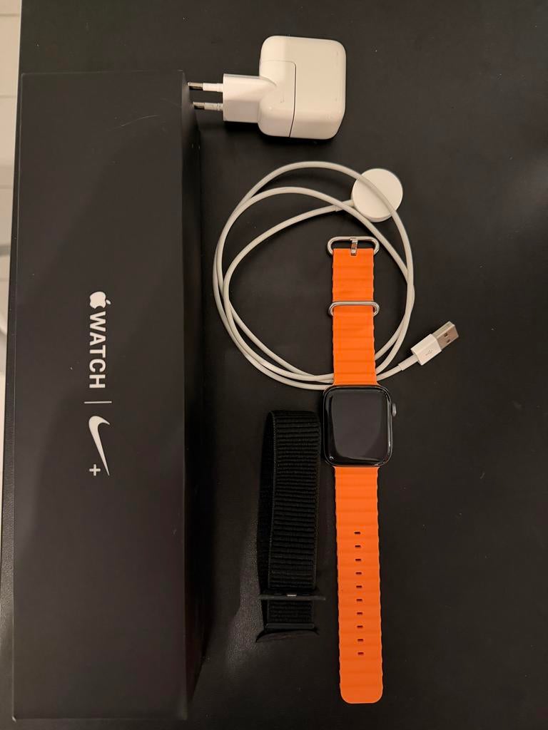Apple Watch Nike Series 4 GPS + 44mm, Sieraden, Tassen en Uiterlijk, Smartwatches, Zwart, IOS, Ophalen of Verzenden, Waterdicht