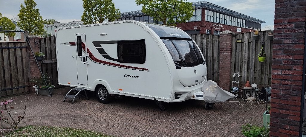 Mooie Sprite Cruzer SR 460 caravan, zo goed als nieuw!, Tot en met 2, Treinzit, Particulier, Oven