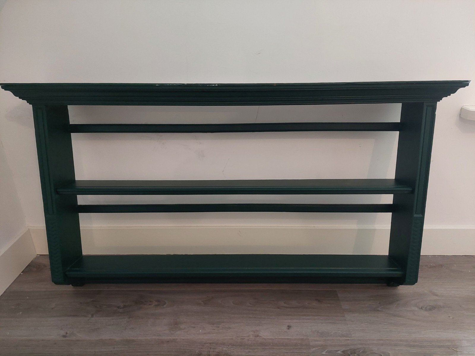 Donkergroen wandrek met planken, Ophalen, Met plank(en), Gebruikt, 100 tot 150 cm