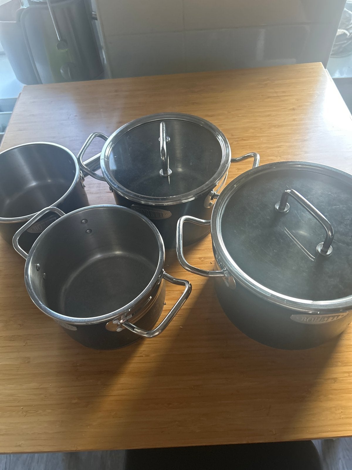 Boretti pannenset - 4-delig 2 met deksels 2 zonder helaas, Huis en Inrichting, Gebruikt, Met deksel, Pannenset, Ophalen of Verzenden