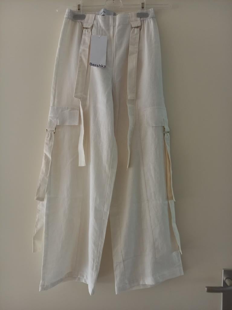 Bershka Cargo Broek - Nieuw met kaartjes, Beige, Nieuw, Maat 34 (XS) of kleiner, Lang