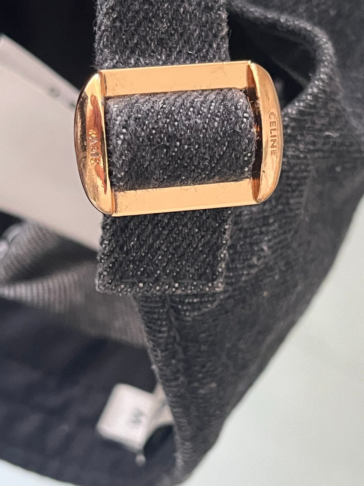 Celine pet in denim met Triomphe-logo, Kleding | Dames, Hoeden en Petten, Zo goed als nieuw, Pet, Ophalen