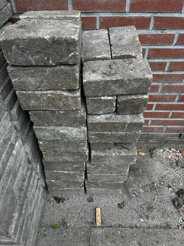 62 gebruikte beton klinkers voor tuin of oprit, Ophalen, Gebruikt, Klinkers, Minder dan 5 m²
