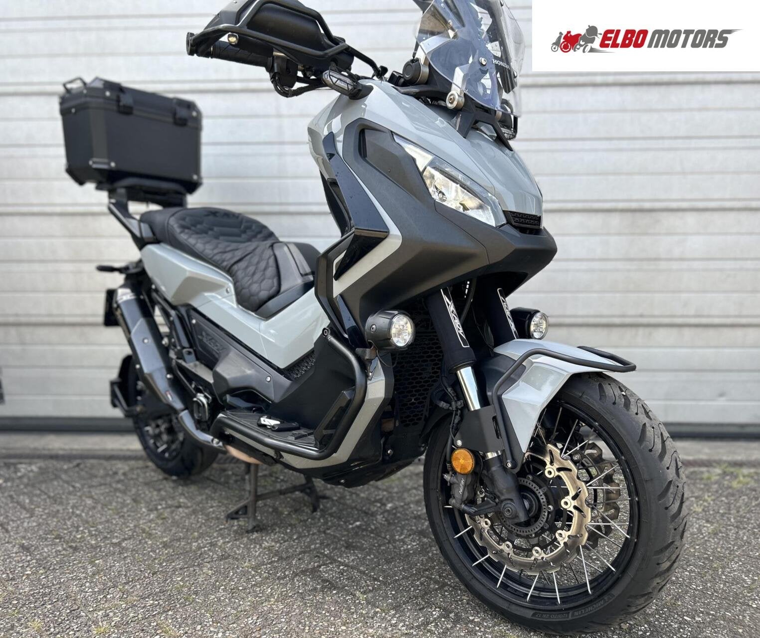 Honda X-ADV 750 Nardo Grey Full Option AKRAPOVIC 2019 A2 mog, Motoren, Motoren | Honda, Bedrijf, Scooter, meer dan 35 kW, ABS