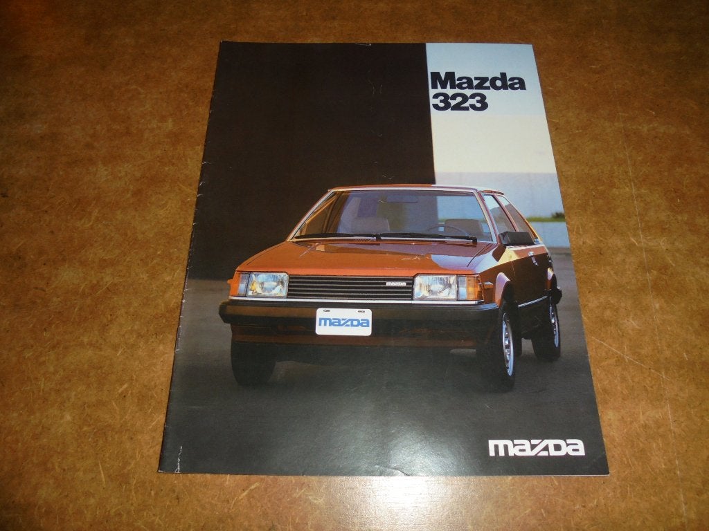 brochure Mazda 323 Hatchback  1982, Boeken, Ophalen of Verzenden, Zo goed als nieuw, Mazda