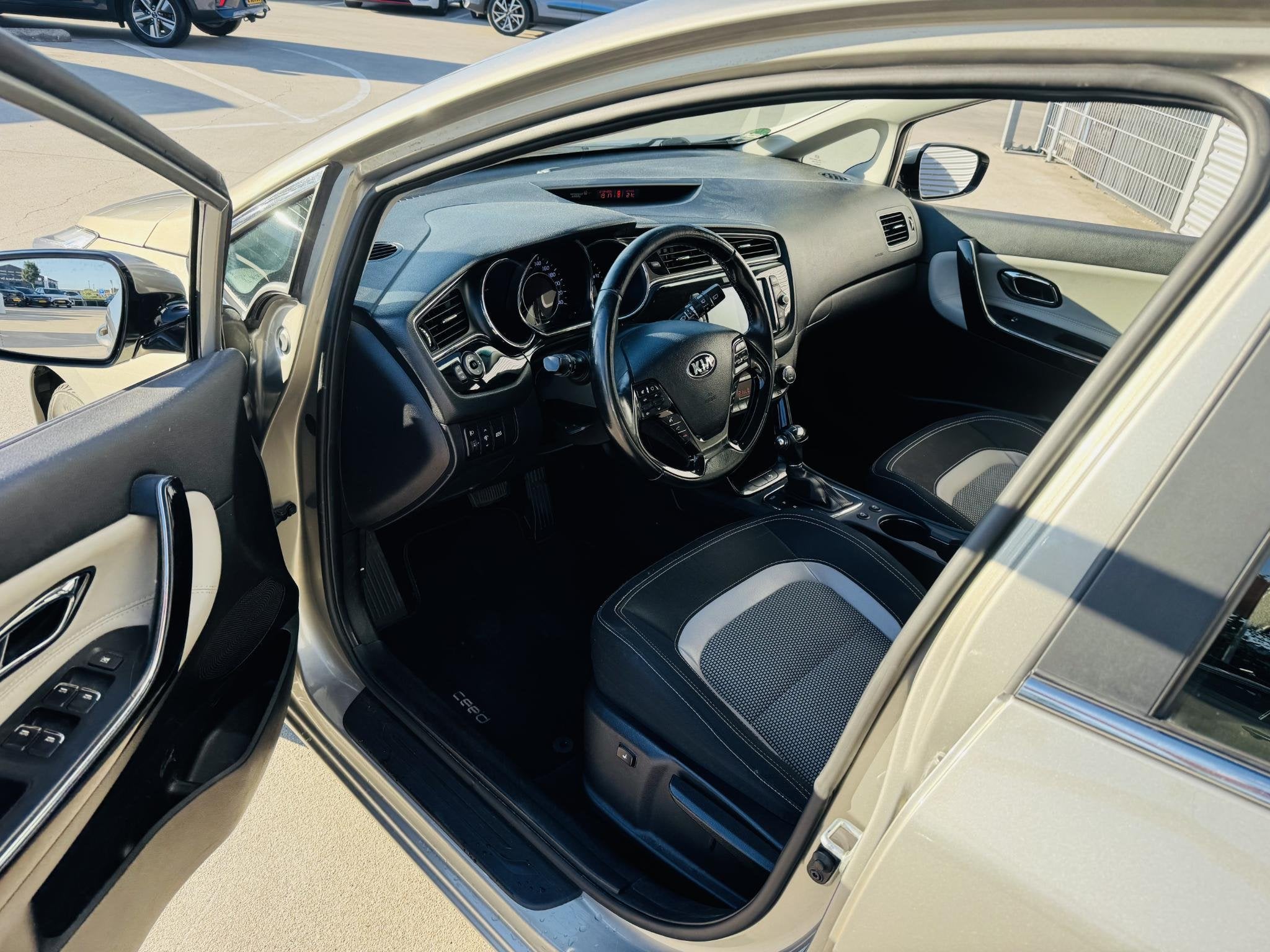 Kia cee'd Sportswagon 1.6 GDI DynamicLine Automaat Stoelverw, Auto's, Kia, Gebruikt, 4 cilinders, Origineel Nederlands, 600 kg