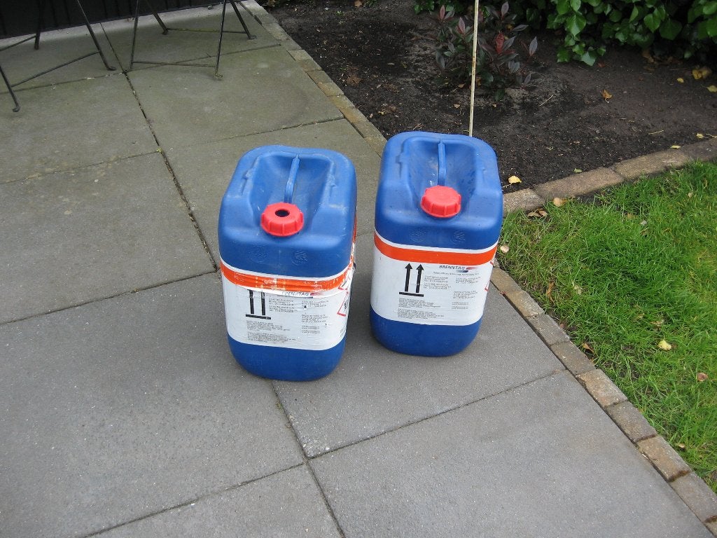 2 lege kunstof jerrycans inhoud 20 liter p st samen €20,00, Minder dan 75 liter, Ophalen, Zo goed als nieuw, Kunststof
