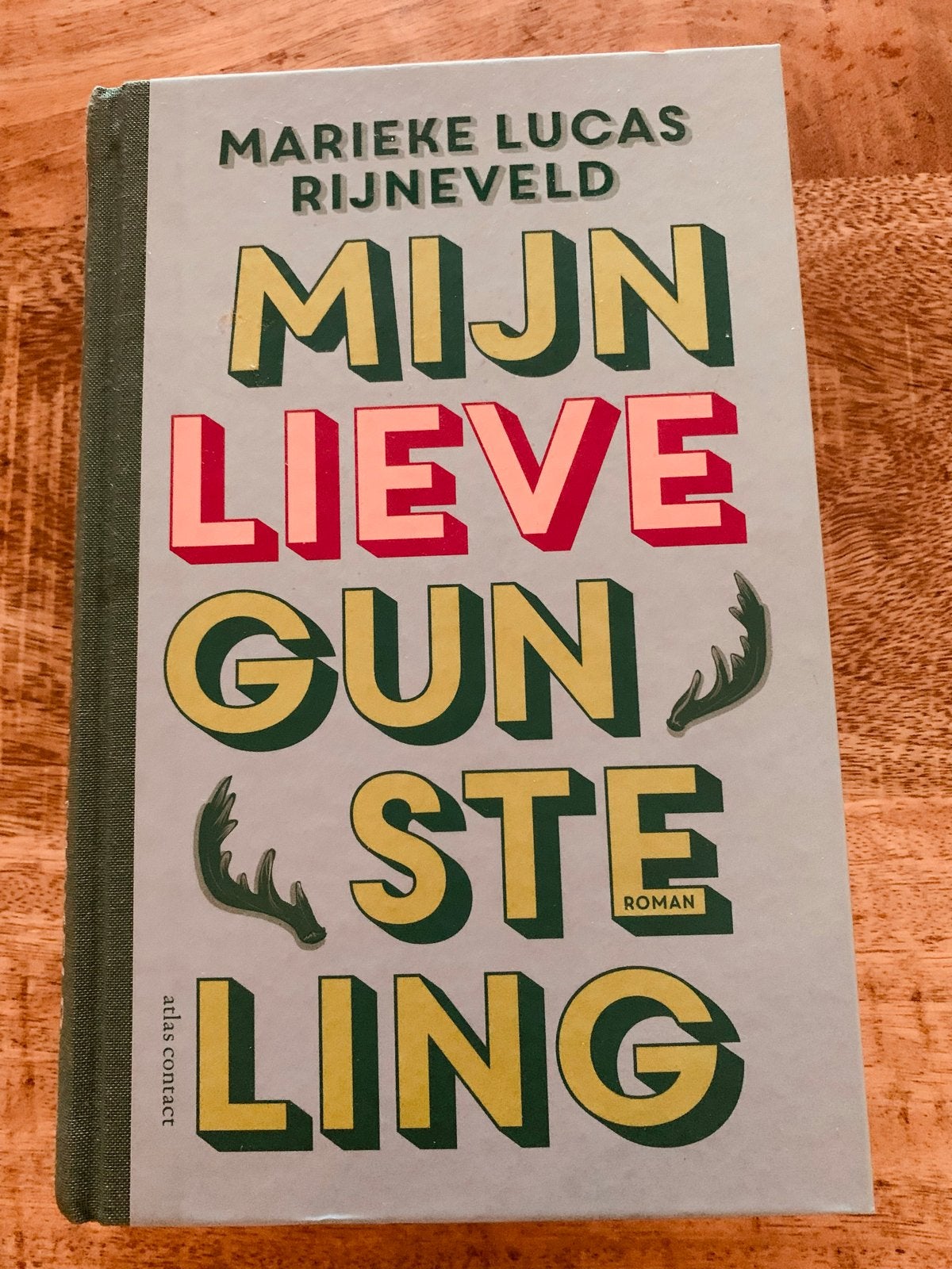 Mijn lieve gunsteling - Marieke Lucas Rijneveld, Ophalen of Verzenden, Zo goed als nieuw, Nederland
