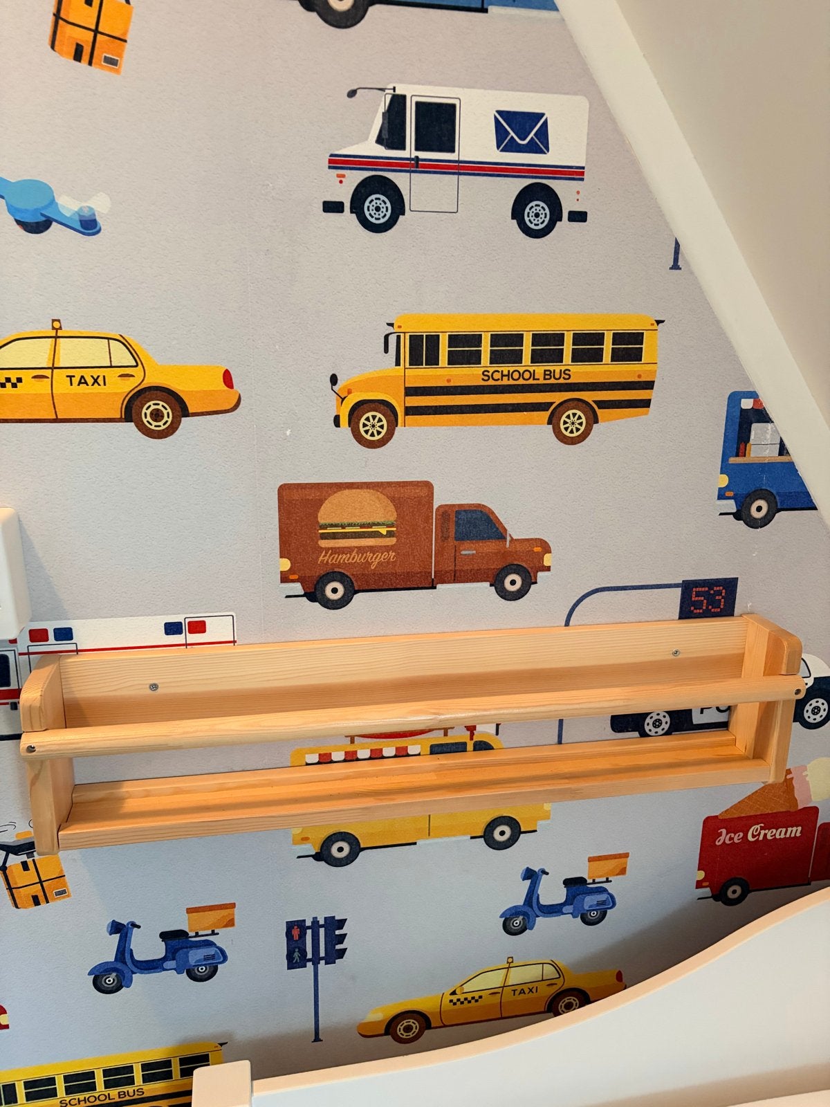 Houten boekenplank voor kinderkamer ikea flisat, Ophalen, Zo goed als nieuw