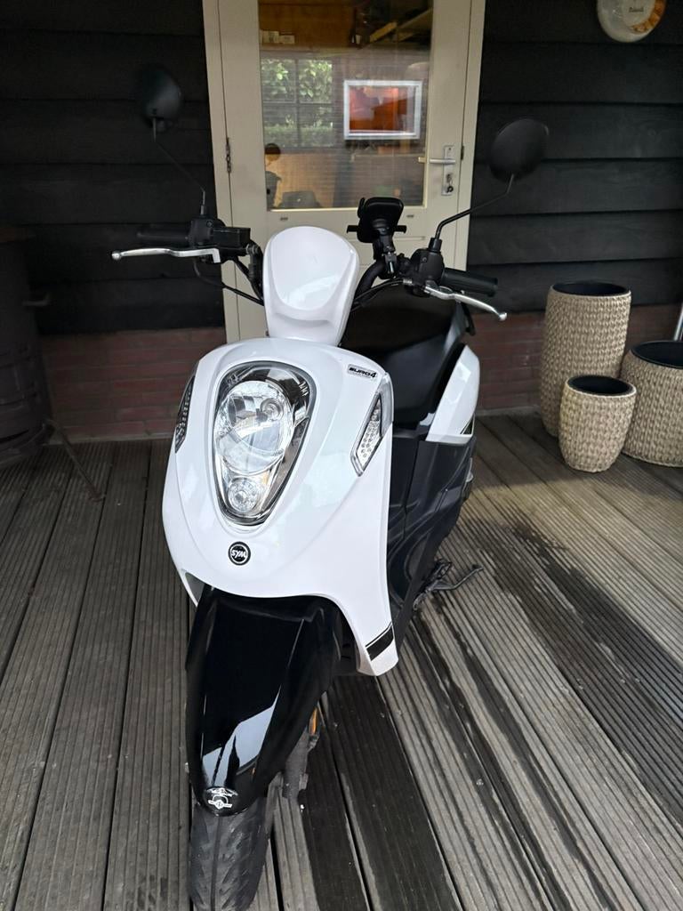 Sym Mio 50i, Fietsen en Brommers, Scooters | SYM, Maximaal 45 km/u, Zo goed als nieuw, Benzine, Ophalen