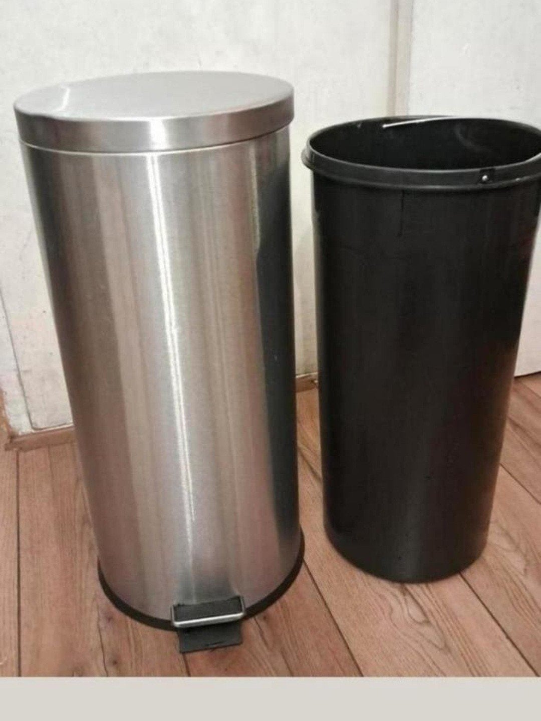 Te koop! Ikea prullenbak met pedaal functie., Huis en Inrichting, Woonaccessoires | Prullenbakken, Ophalen, Metaal, Met pedaal