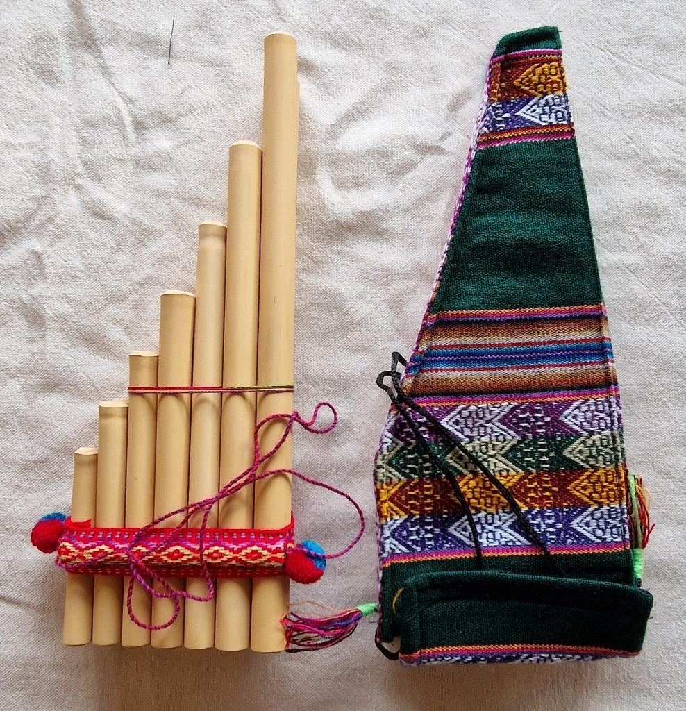 Handgemaakte Panfluit uit Peru -Met Traditionele Hoes –Nieuw, Verzenden, Nieuw