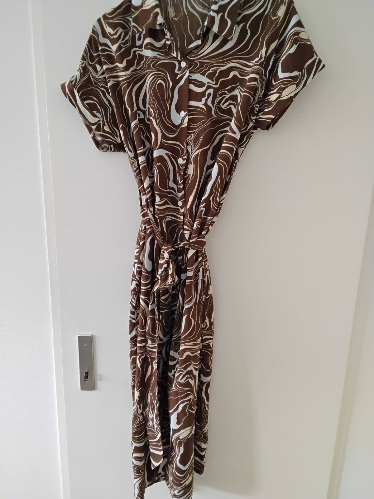 Jurk halflang korte mouw bruin beige S, Ophalen of Verzenden, Zo goed als nieuw, Beige