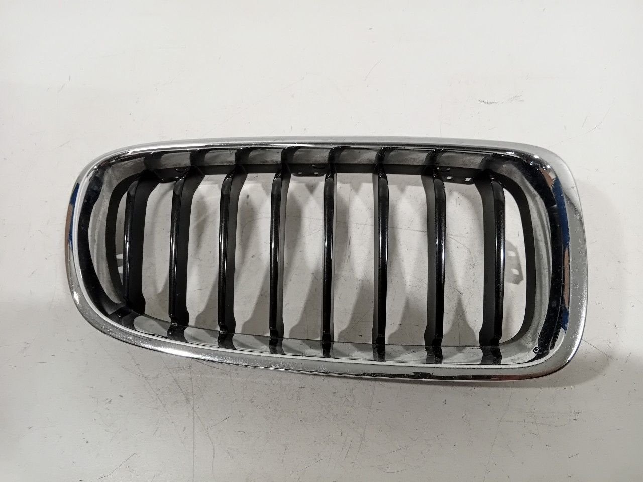 Grillerooster rechts BMW 3 serie, Onderdelen@venauto.nl, Van der Ven Autorecycling B.V., Gebruikt, Ettenseweg 76, 4706 PB Roosendaal, The Netherlands