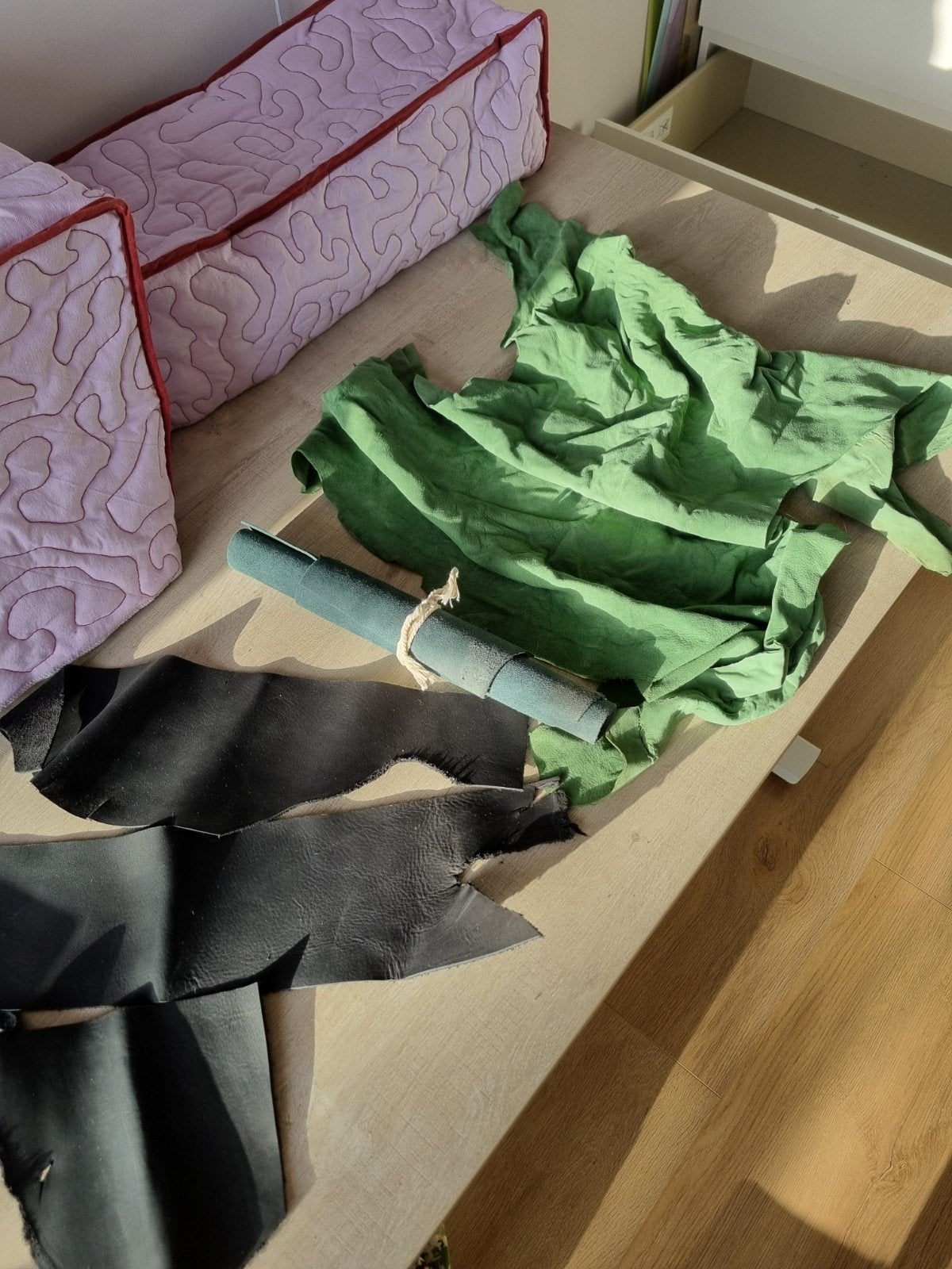 Groen en zwart restleer (echt leer), Leer of Kunstleer, Ophalen of Verzenden, 30 tot 120 cm, 30 tot 200 cm