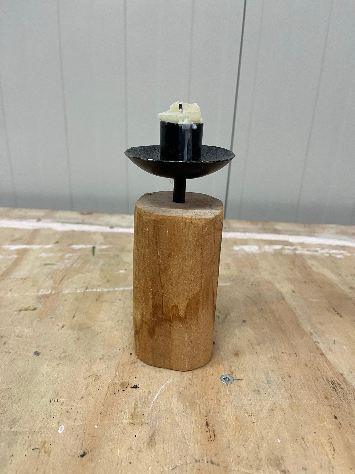 Houten kandelaar met metalen kaarshouder, Gebruikt, Bruin, Ophalen of Verzenden, Kandelaar
