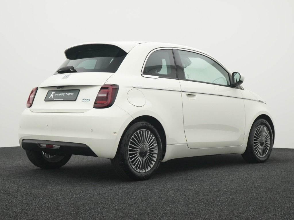 Fiat 500E Icon 42 kWh SoH 94,7% | Cruise Control | Camera |, Auto's, 12 maanden, Gebruikt, 4 stoelen, Wit