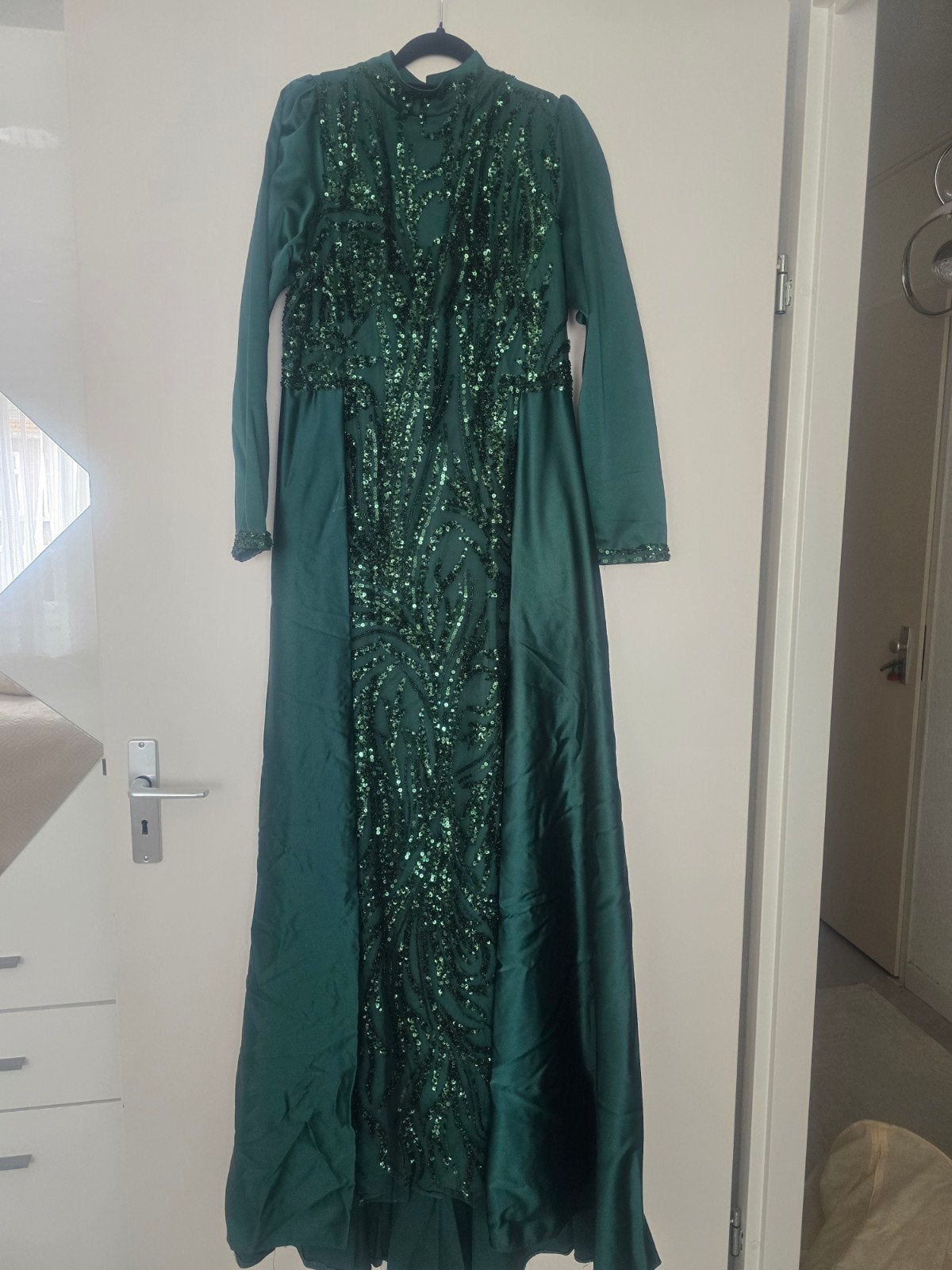 Prachtige smaragdgroene galajurk met pailletten, Kleding | Dames, Maat 38/40 (M), Ophalen of Verzenden, Onbekend, Zo goed als nieuw