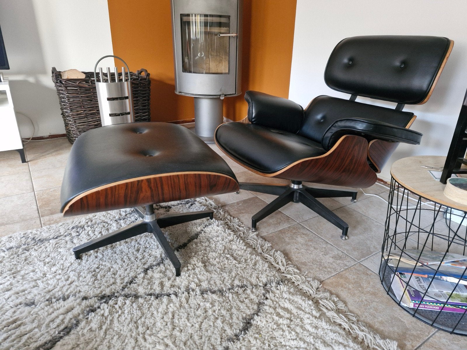 2x Lounge stoel met voetenbank - Eames stijl, Ophalen, Zwart, Hout, Zo goed als nieuw