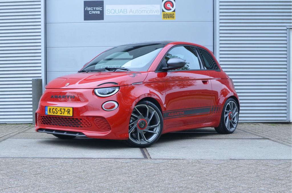 Fiat 500 Abarth Turismo 42 kWh Pano, 18" Alu, Met motorgelui, 12 maanden, Zwart, 4 stoelen, Leder en Stof
