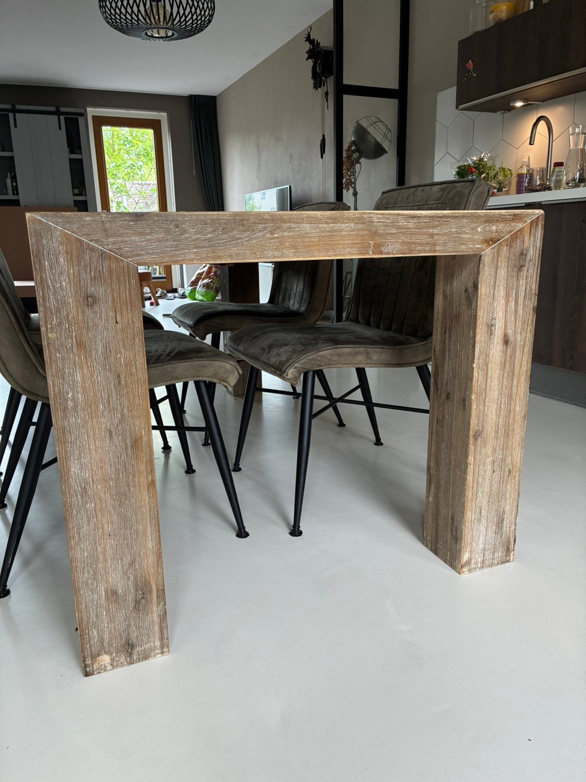 Robuuste houten eettafel Bassano (uitschuifbaar), Ophalen, Gebruikt, 50 tot 100 cm, Vijf personen of meer