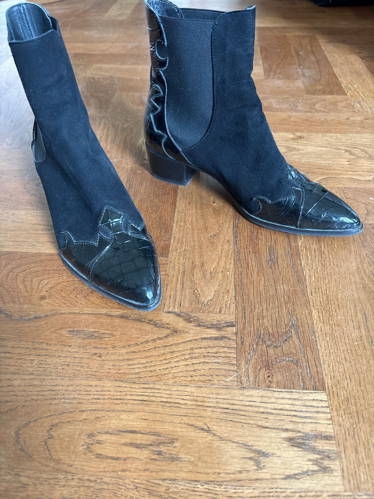 Zwarte enkellaarsjes Pertini mt 41, Kleding | Dames, Schoenen, Zwart, Lage of Enkellaarzen, Ophalen of Verzenden, Zo goed als nieuw