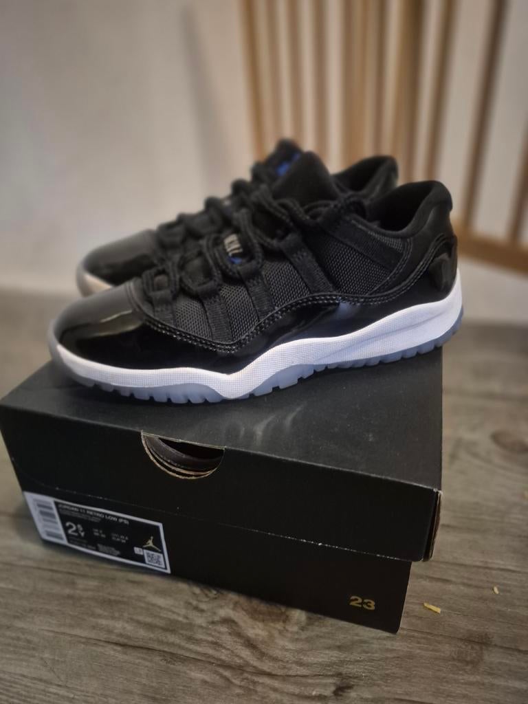 Jordan 11 retro low, Kinderen en Baby's, Kinderkleding | Schoenen en Sokken, Ophalen, Zo goed als nieuw, Jongen of Meisje, Schoenen