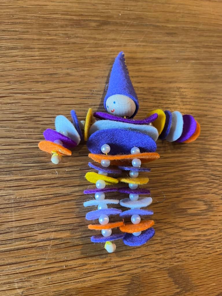 Vilt poppetje met pareltjes, Ophalen of Verzenden, Zo goed als nieuw