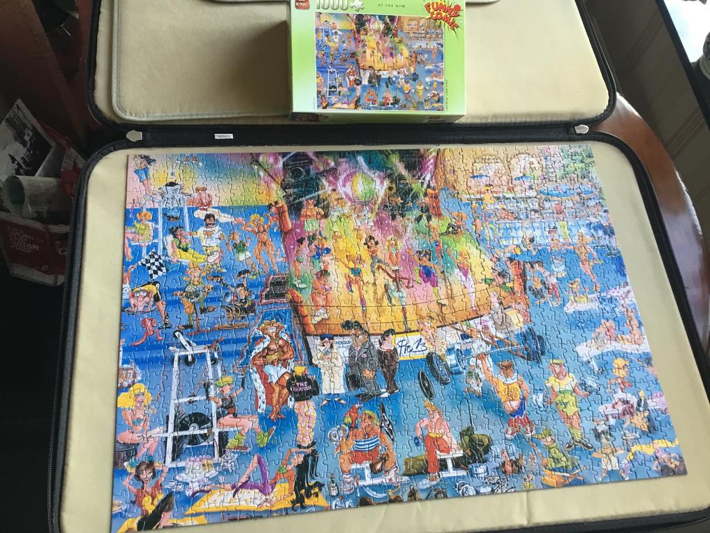 King puzzel 1000 stuks At The Gym, Ophalen of Verzenden, 500 t/m 1500 stukjes, Zo goed als nieuw