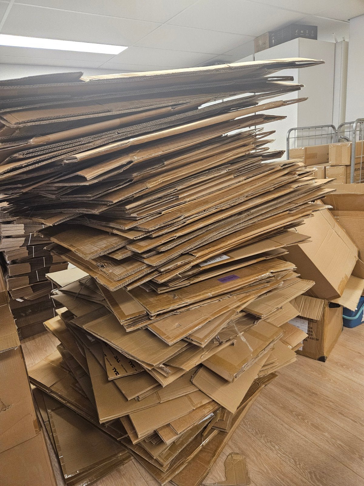 Grote stapel gebruikte kartonnen dozen, Doe-het-zelf en Verbouw, Ophalen, 100 cm of meer, Opvouwbaar, 60 cm of meer