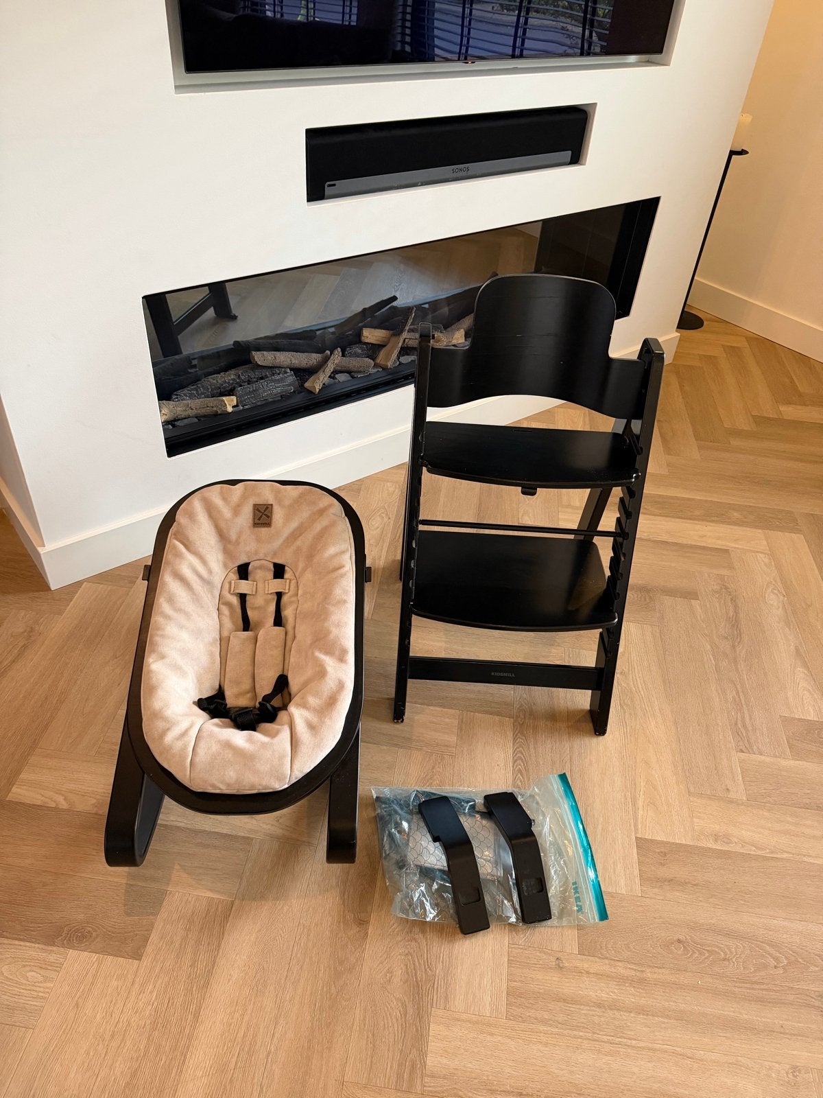 KIDSMILL Up! Meegroeistoel met wipstoel (Zwart), Kinderen en Baby's, Kinderstoelen, Ophalen, Gebruikt, Meegroeistoel, Gordel(s)