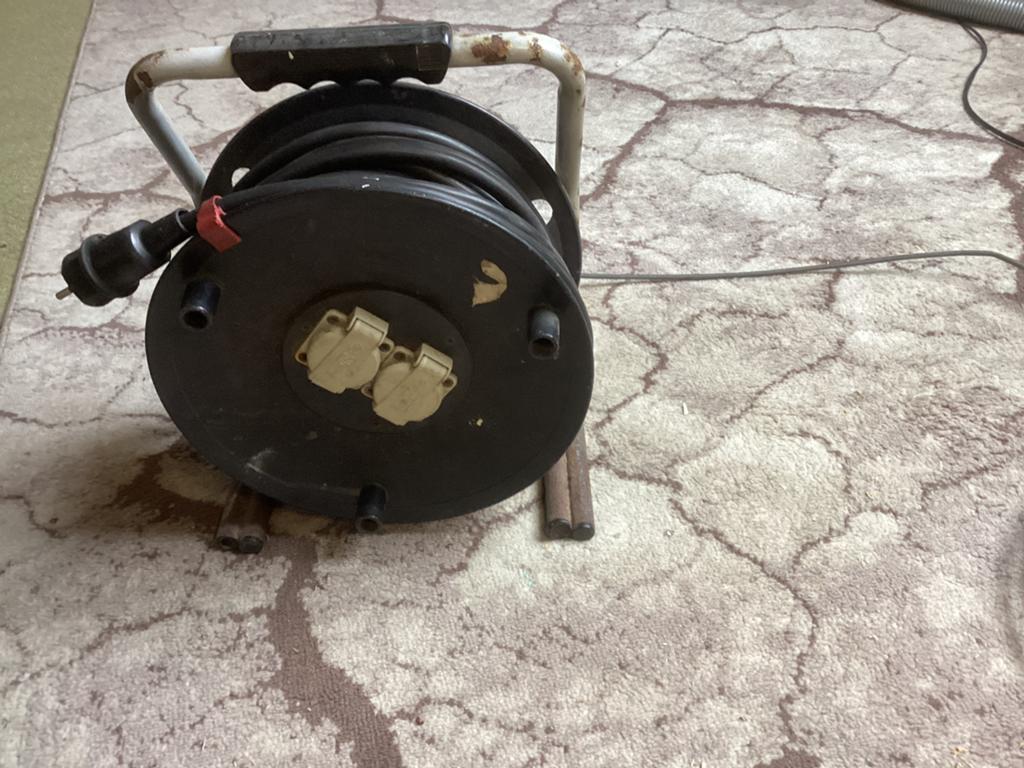 Kabel haspel +/- 30  kabel, Doe-het-zelf en Verbouw, Elektra en Kabels, Ophalen, Gebruikt, Kabel of Snoer