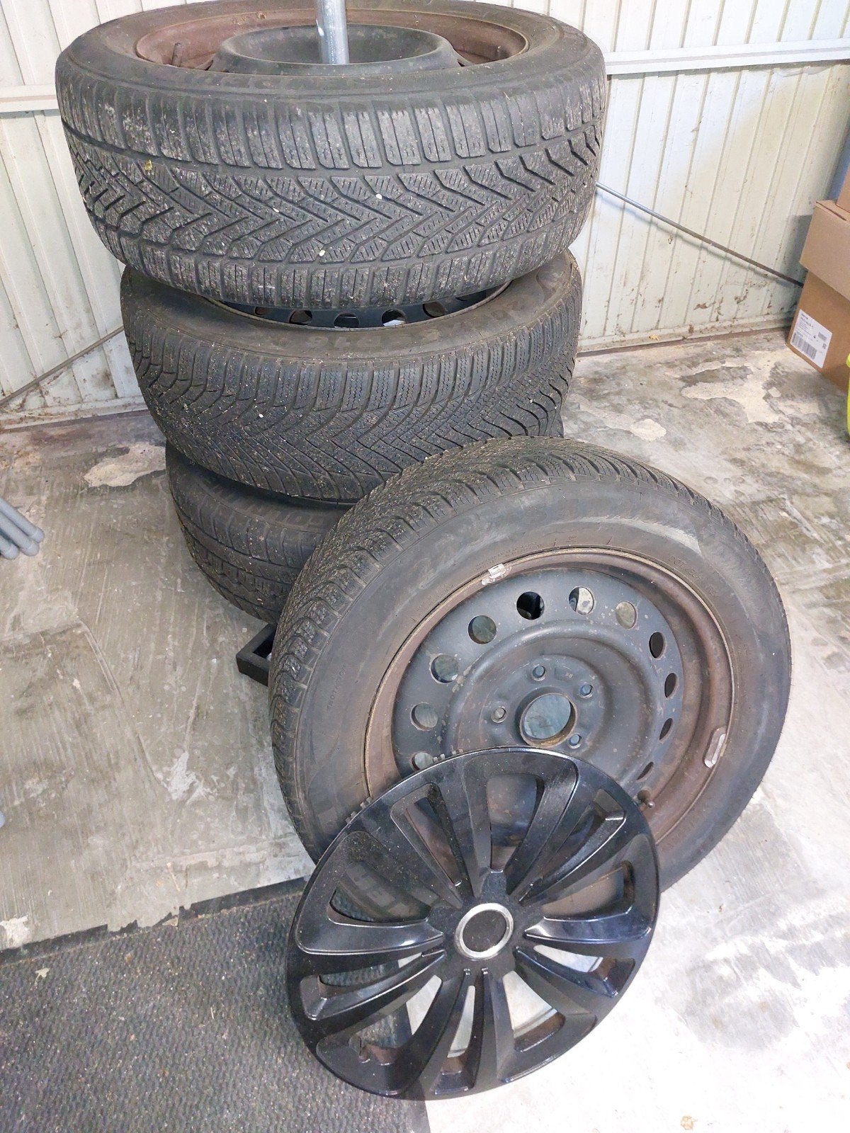 4 winterbanden op velg,  16inch , 205/55R16