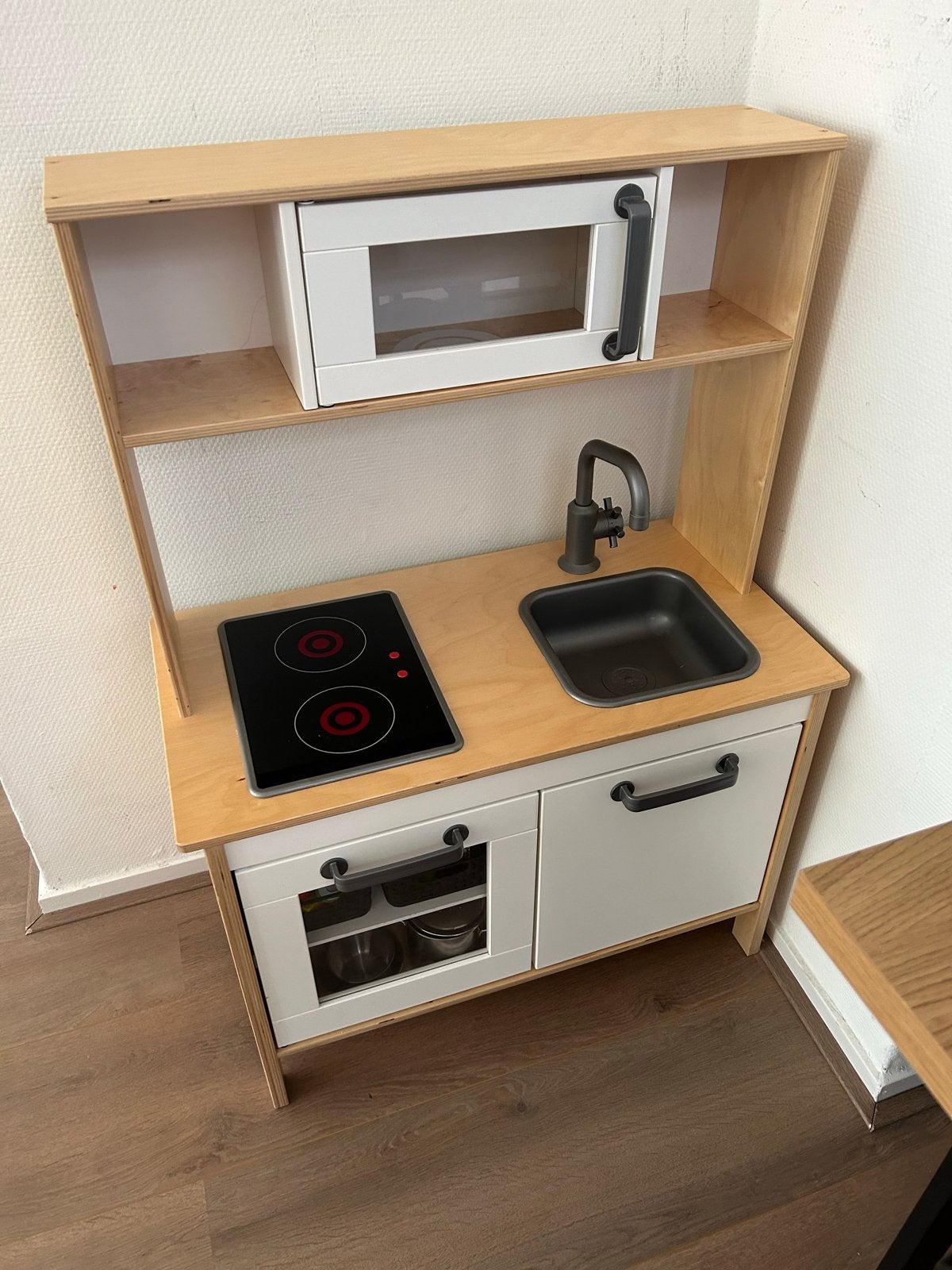 IKEA DUKTIG Speelkeuken met magnetron en accessoires, Kinderen en Baby's, Speelgoed | Speelkeukens, Ophalen, Zo goed als nieuw