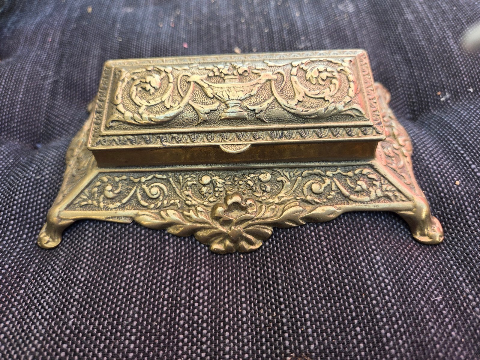 Antiek messing postzegeldoosje., Ophalen of Verzenden