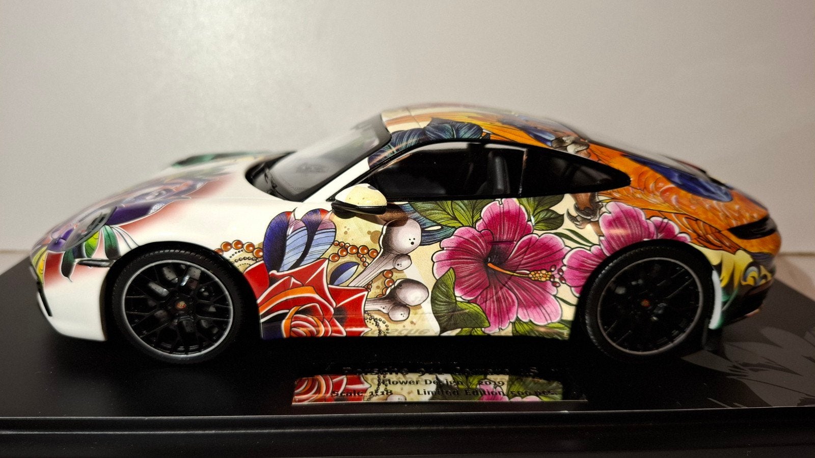 MINICHAMPS PORSCHE 911 CARRERA 4S FLOWER-DESIGN, Hobby en Vrije tijd, Ophalen, Zo goed als nieuw, MiniChamps