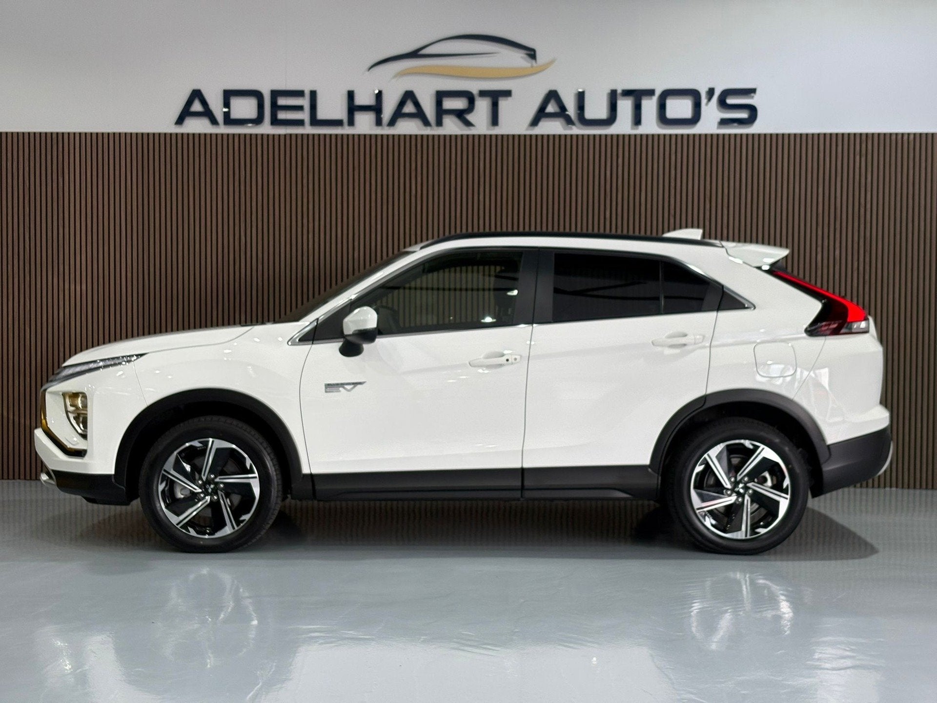 Mitsubishi Eclipse Cross 2.4 PHEV / Navigatie full map / Cam, Automaat, 188 pk, Zwart, 4 cilinders