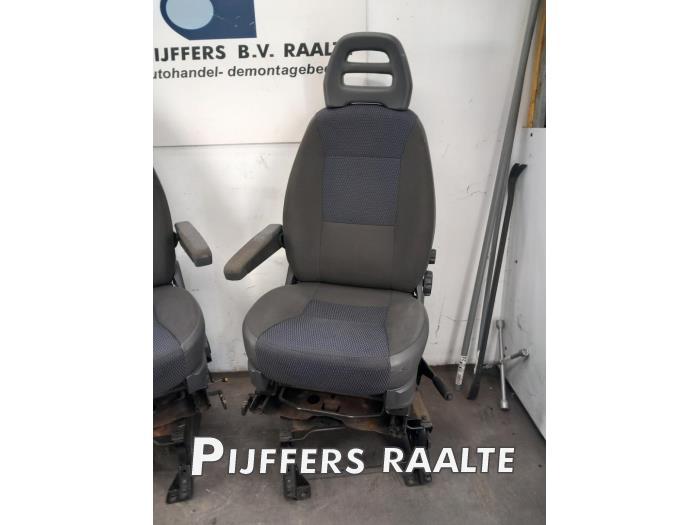 Voorstoelen links + rechts van een Peugeot Boxer, Gebruikt, -, -, -