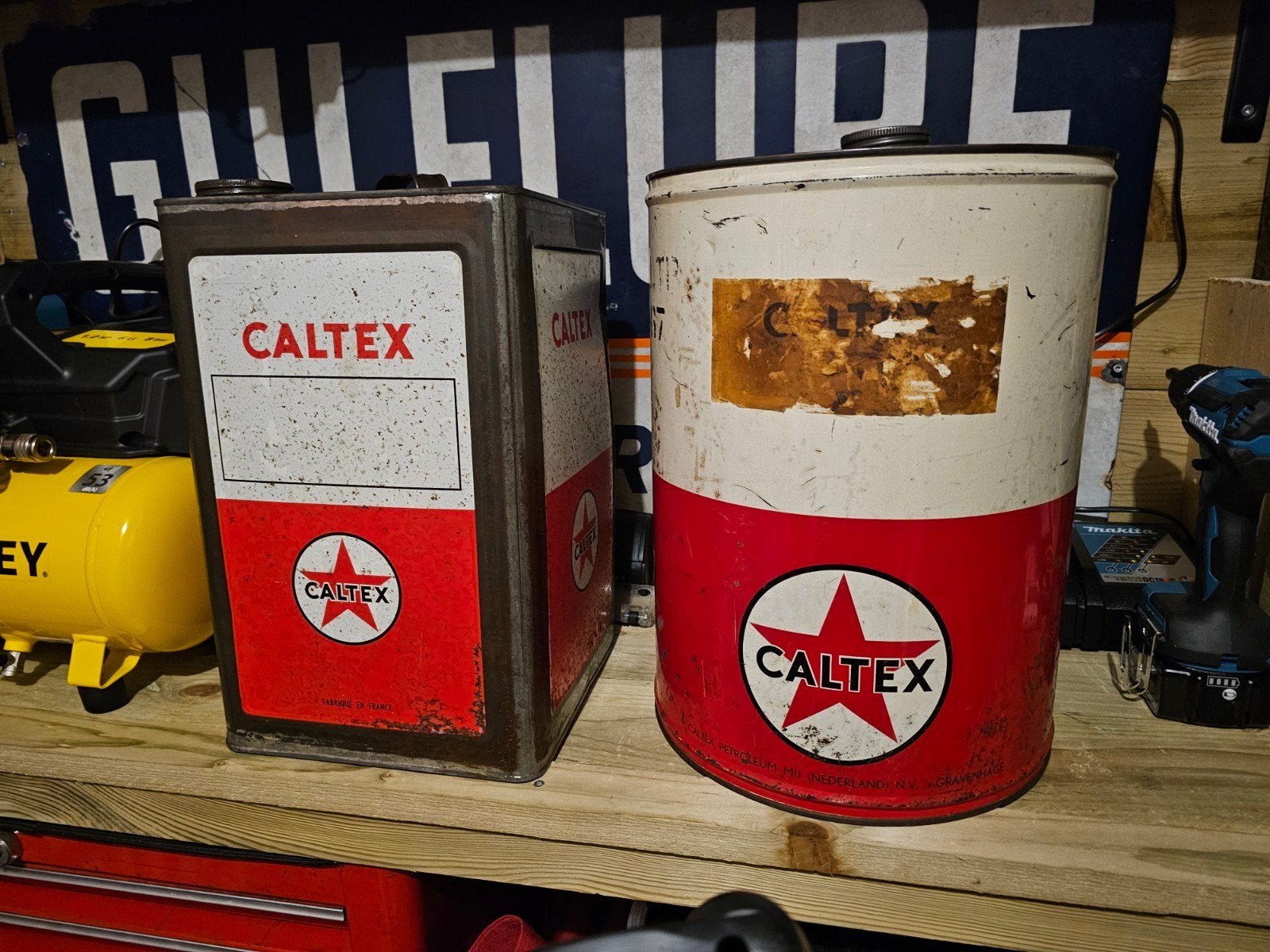 2 Grote Vintage Caltex Olieblikken olie blik, Verzamelen, Ophalen, Gebruikt, Reclamebord